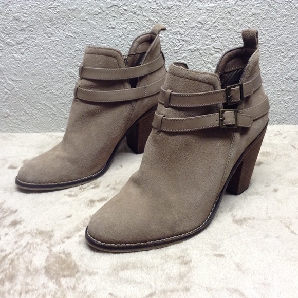 Nine West Shoes - Nine West SOMELLAGD taupe heel boots 9.5 booties
